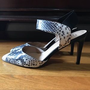 NWT Franco Sarto snakeskin pumps